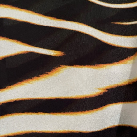Animal print blouse with tiger stripes - Picture 2 of 5